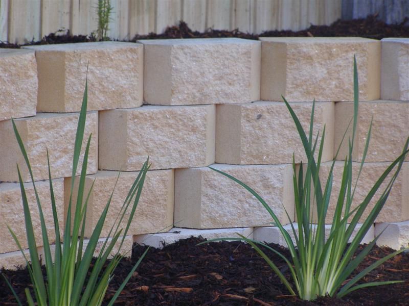 Norfolk Retaining Wall Limestone 3 Island Block Pavers