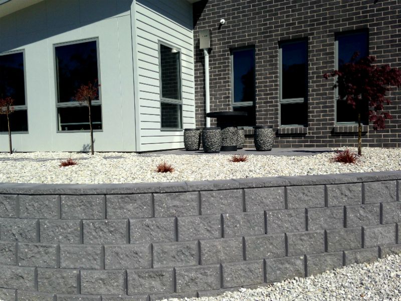 Tasman Retaining Wall Bluestone 2 Island Block Pavers