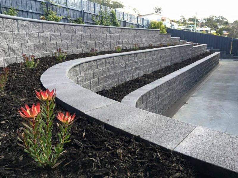 Tasman Retaining Wall Bluestone Island Block Pavers