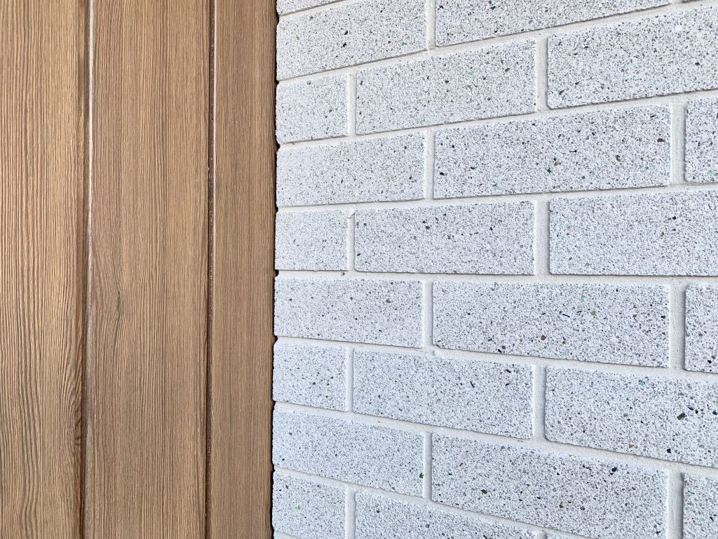 Pearl ECO Refined White Finish Bricks